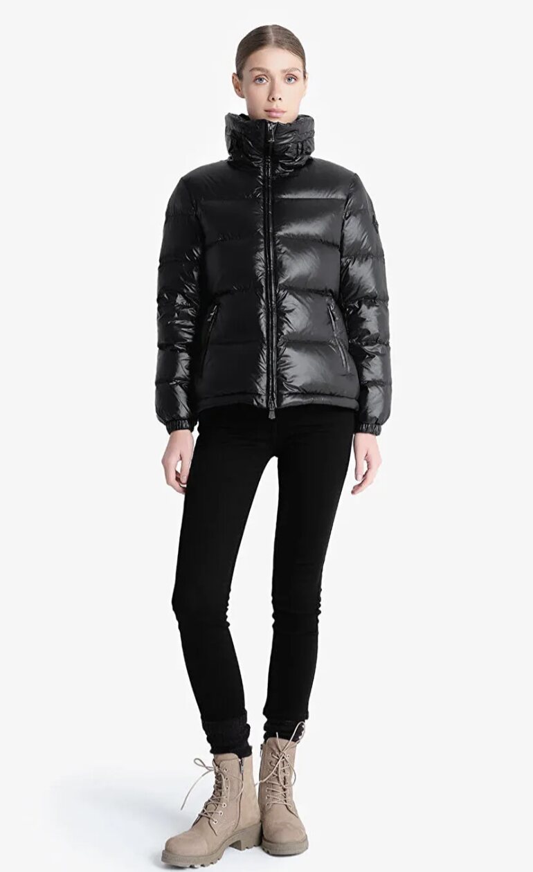 Made Tekstil black puffer jacket front view